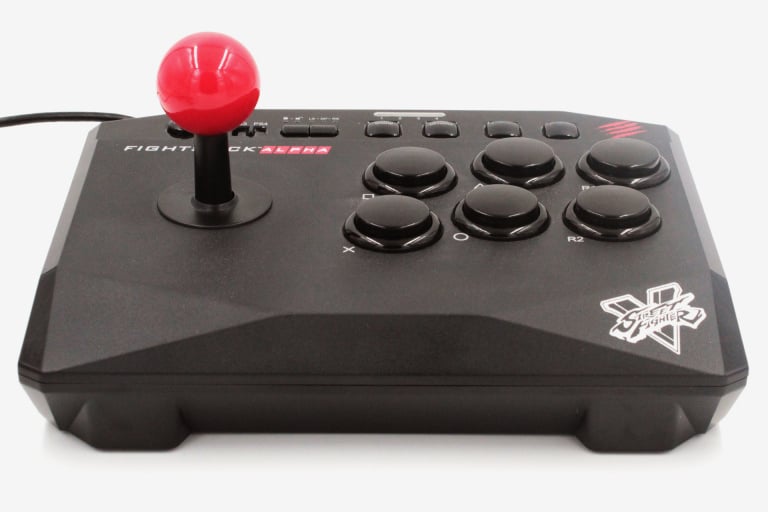 Test du Mad Catz Arcade FightStick Alpha : Joueurs exigeants s'abstenir